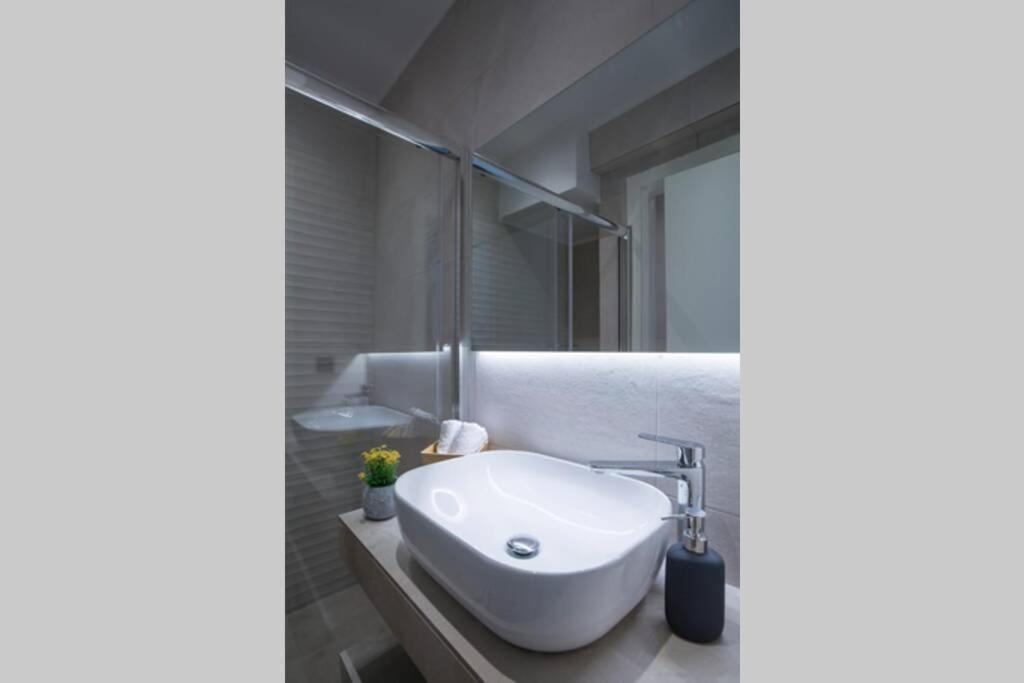 City Center Modern Renovated Apartment Atenas Exterior foto
